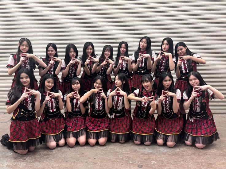 Regina JKT48 di Generasi 12 [Twitter]